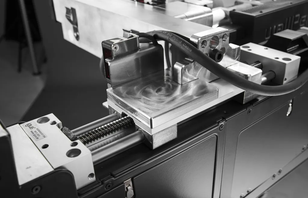 Slide unit with linear guide